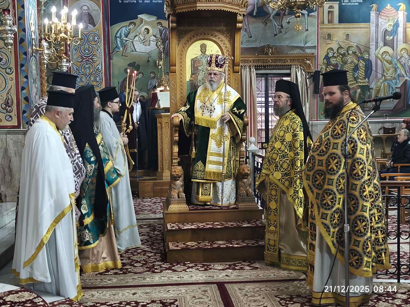 Κυριακή προ της Χριστού Γεννήσεως ο Σεβασμιώτατος Μητροπολίτης μας κ.Δανιήλ στην ενορία του Αγίου Γεωργίου Καρέα